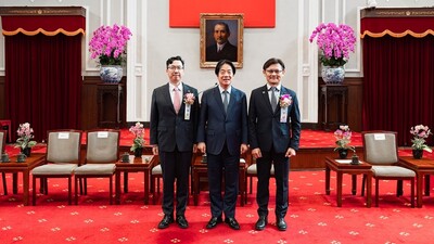 海大生科傑出系友蔡守冠與林翰佳特聘教授 榮獲第48屆創業楷模與相扶獎圖片